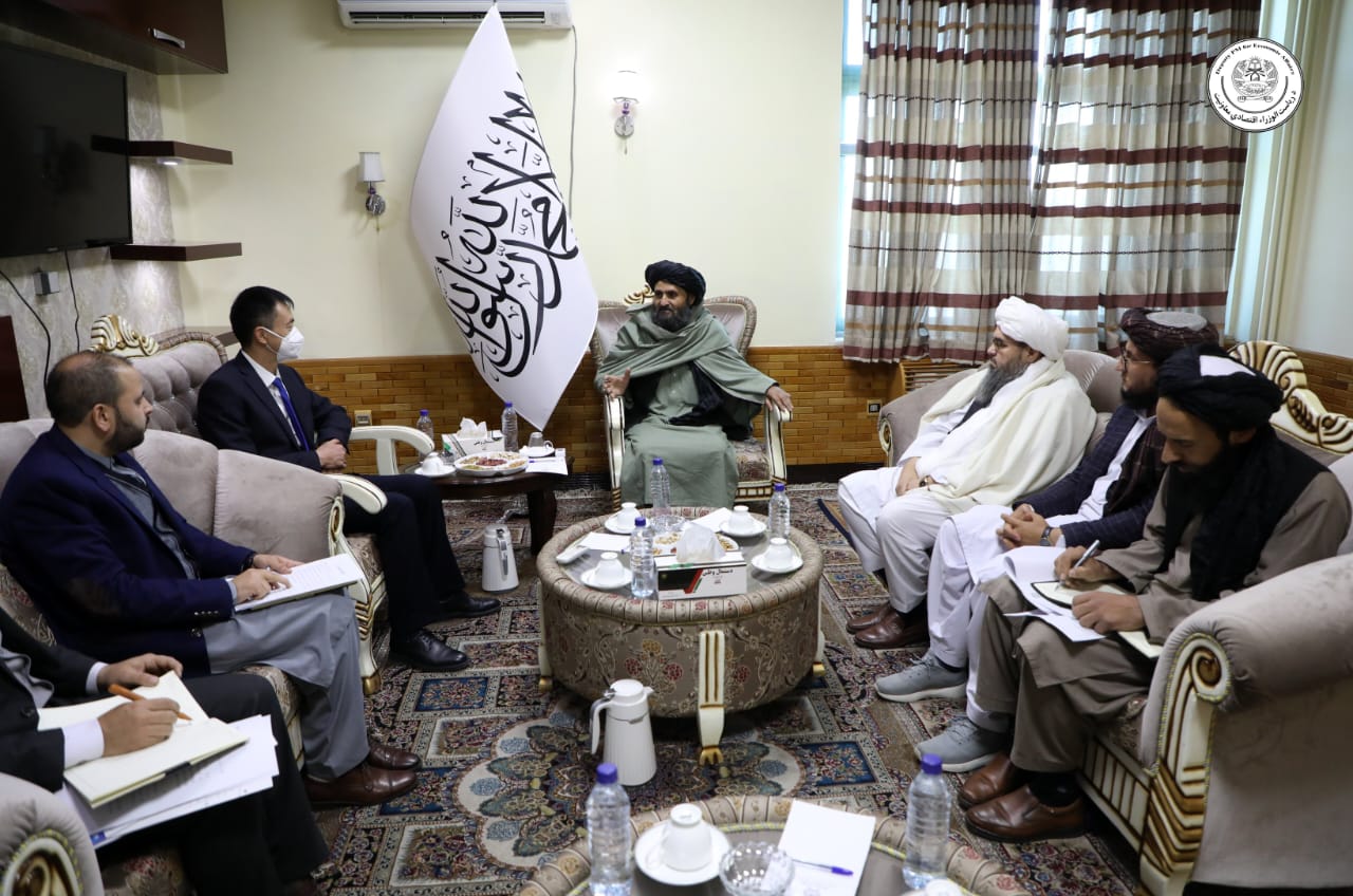 کابل: رئیس الوزراء کے معاون اقتصادیات ملا عبدالغنی برادر کی چینی کمپنی کے ایگزیکٹو ڈائریکٹر سے ملاقات