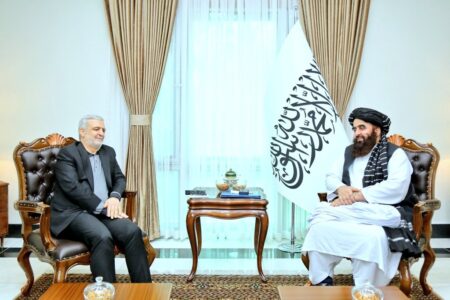 ایران کے سفیر کی افغان وزیر خارجہ سے ملاقات: سیاسی و معاشی صورت حال پر بات چیت