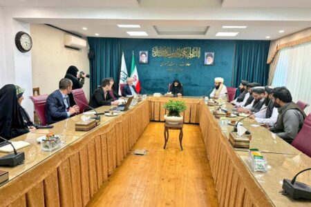 وزیر صحت ڈاکٹر قلندر عباد کا دورہ ایران، صحت کے شعبے میں تعاون پر تبادلہ خیال