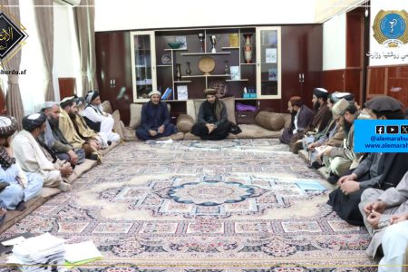 وزیر صحت عامہ ڈاکٹر قلندر عباد سے صوبہ پکتیا کے قبائلی رہنماؤں کی ملاقات